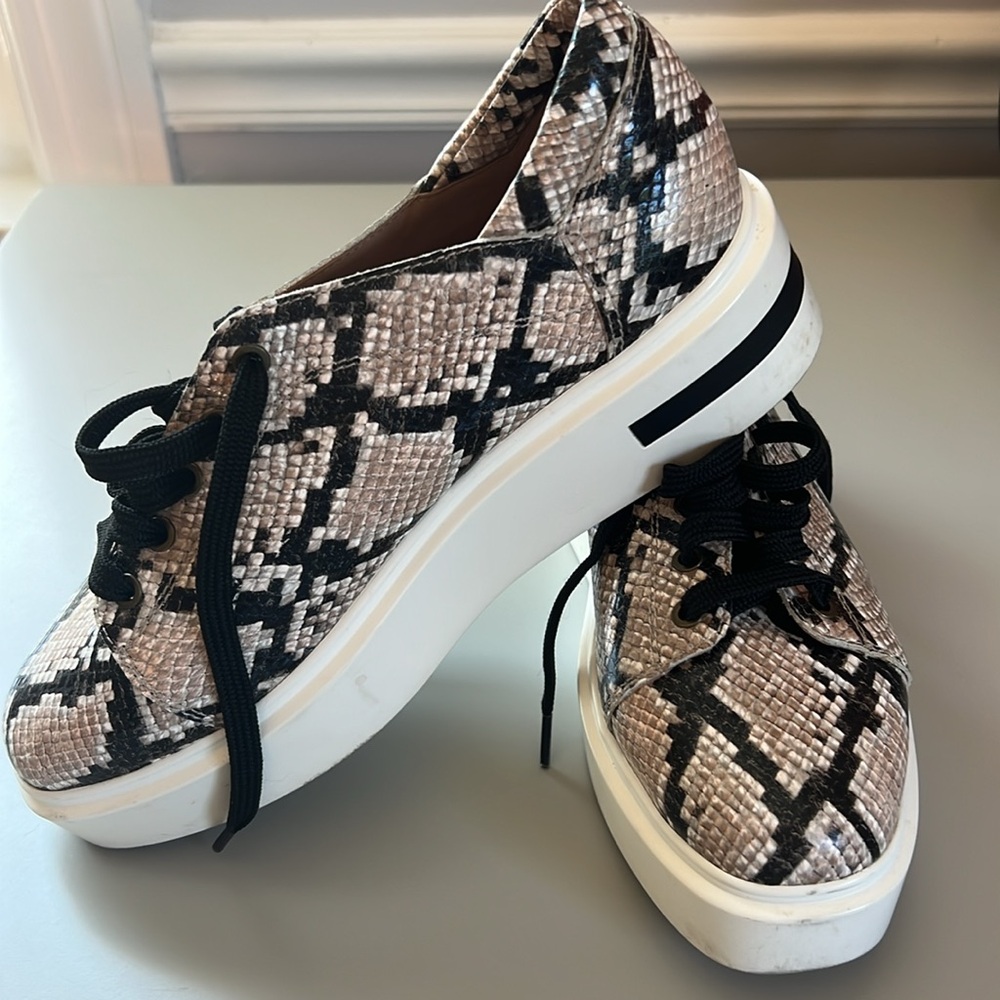 EUC Linea Paolo Kendra Snakeskin Print Platform Sneaker - 7.5
